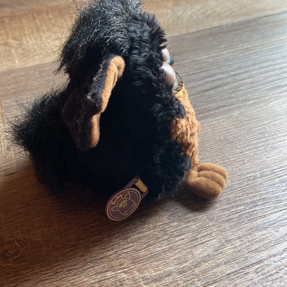 Vintage ,  with tag 1999 brown and black furby  with blues eyes. Tiger - Picture 4 of 5